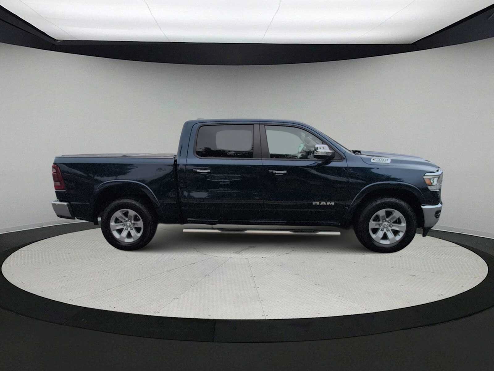 Used 2021 RAM 1500 Laramie AWD/4WD image 9