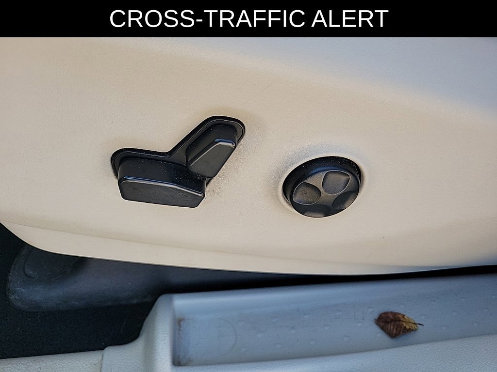 Used 2021 Chrysler Pacifica Touring-L FWD image 17
