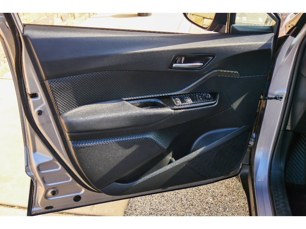 Used 2019 Toyota C-HR XLE image 9