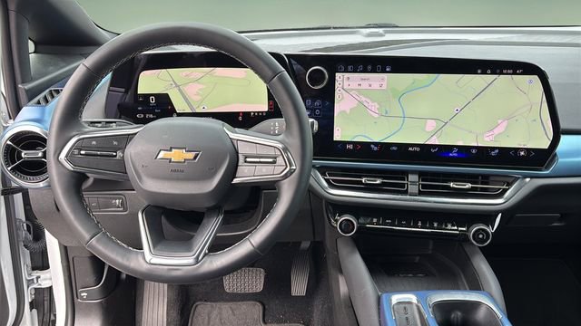 Certified 2025 Chevrolet Equinox EV LT w/ Convenience Package image 9