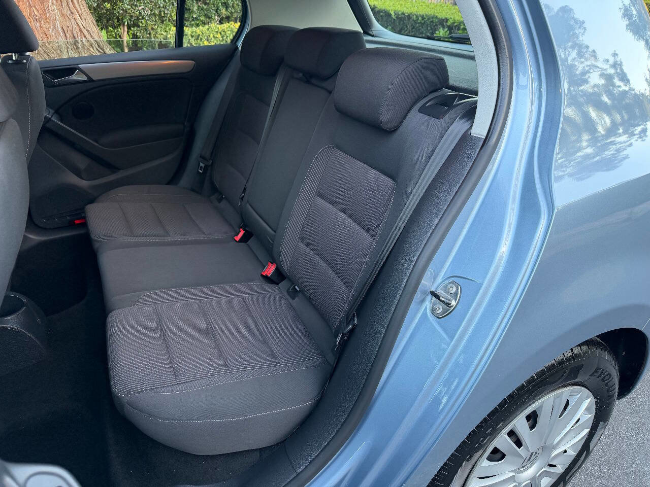 Used 2010 Volkswagen Golf 4-Door image 18