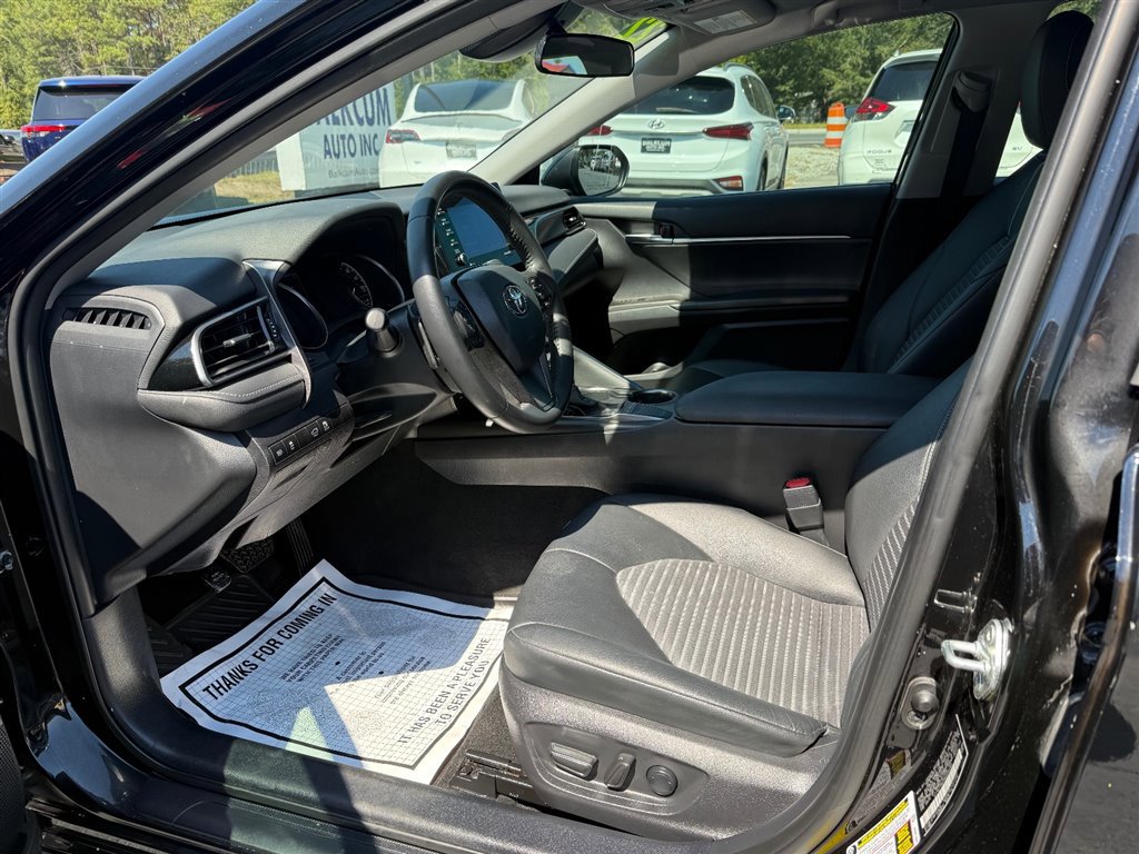 Used 2022 Toyota Camry SE image 13