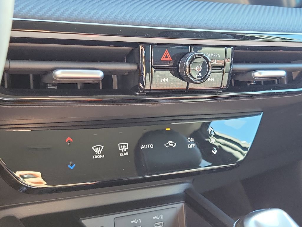 Certified 2025 Nissan Kicks SR FWD image 11