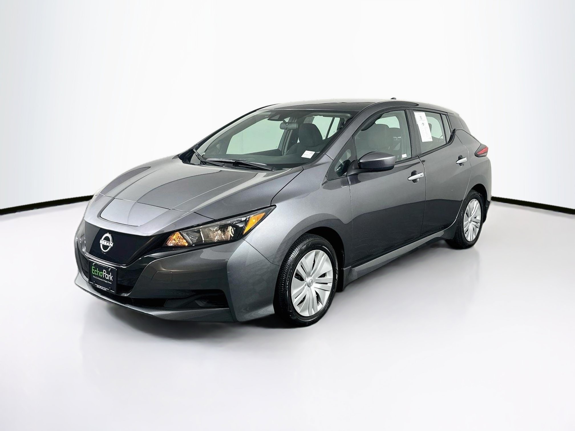 Used 2025 Nissan Leaf S FWD image 3