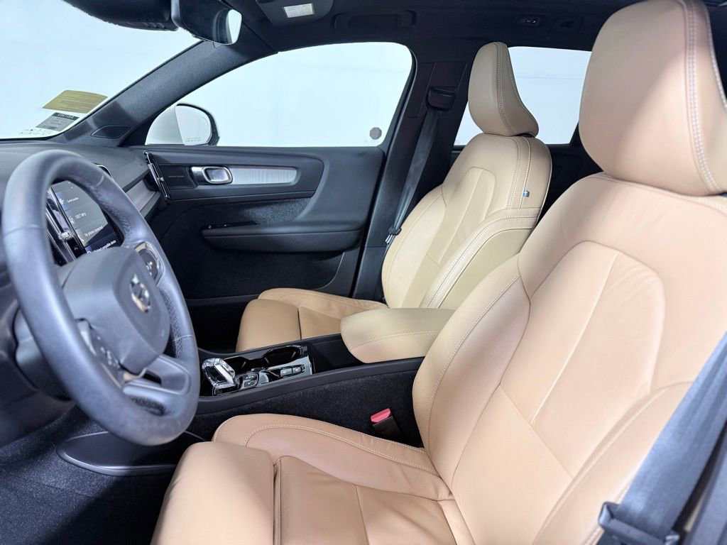 Used 2022 Volvo XC40 T5 Inscription w/ Climate Package image 19