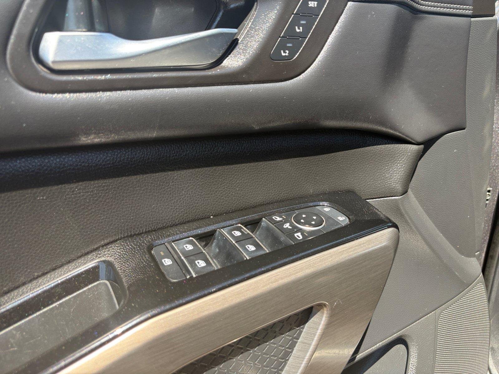 Used 2022 Nissan Pathfinder Platinum w/ Cargo Package FWD image 16