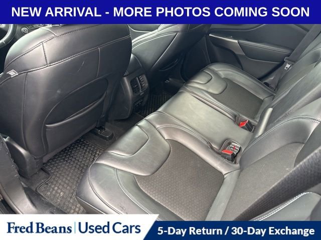 Used 2019 Jeep Cherokee Latitude Plus w/ Cold Weather Group AWD/4WD image 17