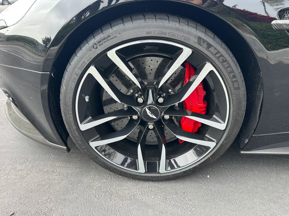 Used 2016 Aston Martin Vanquish Coupe RWD image 39