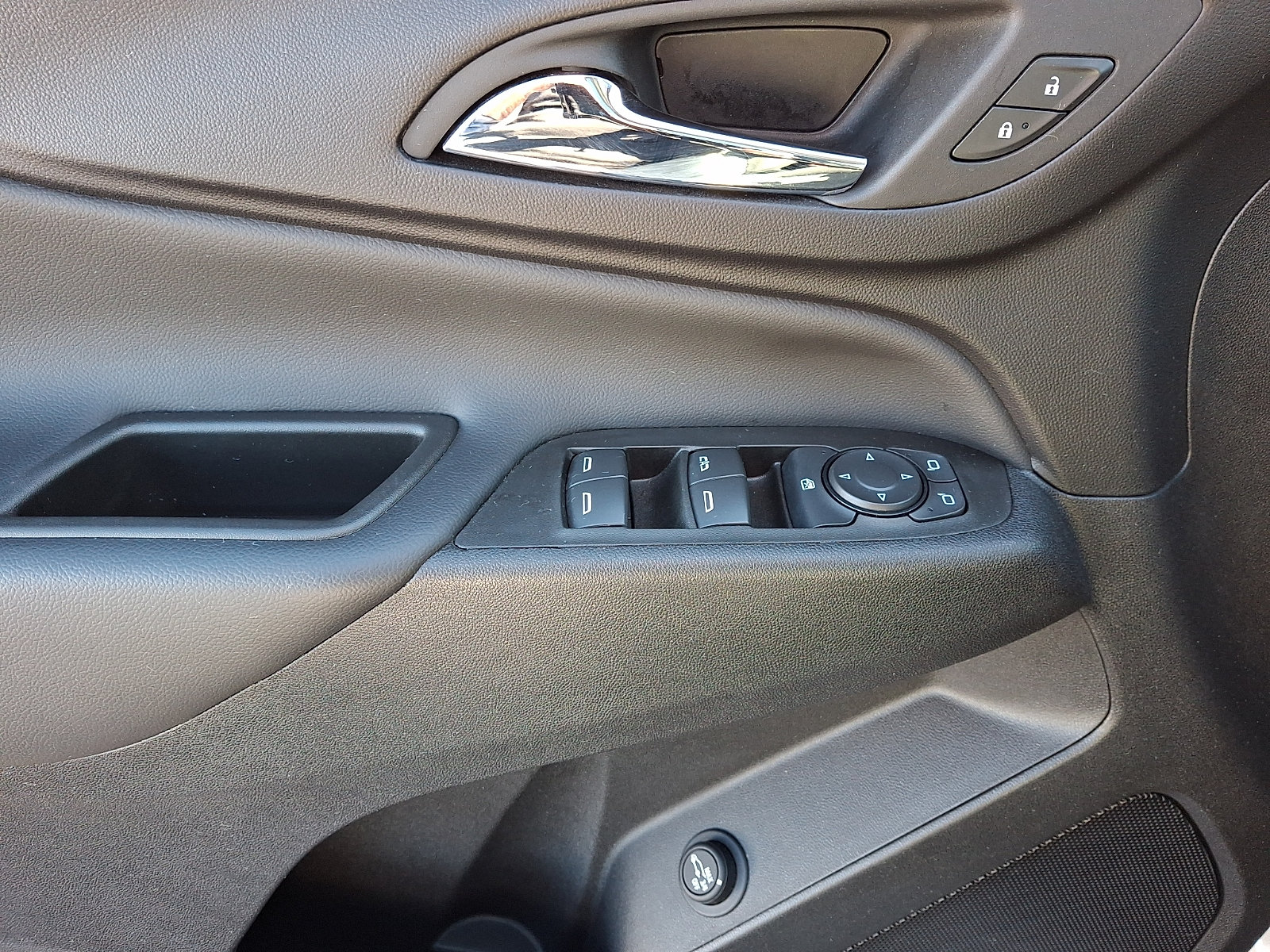 Used 2024 Chevrolet Equinox LT w/ LPO, Floor Liner Package AWD/4WD image 12