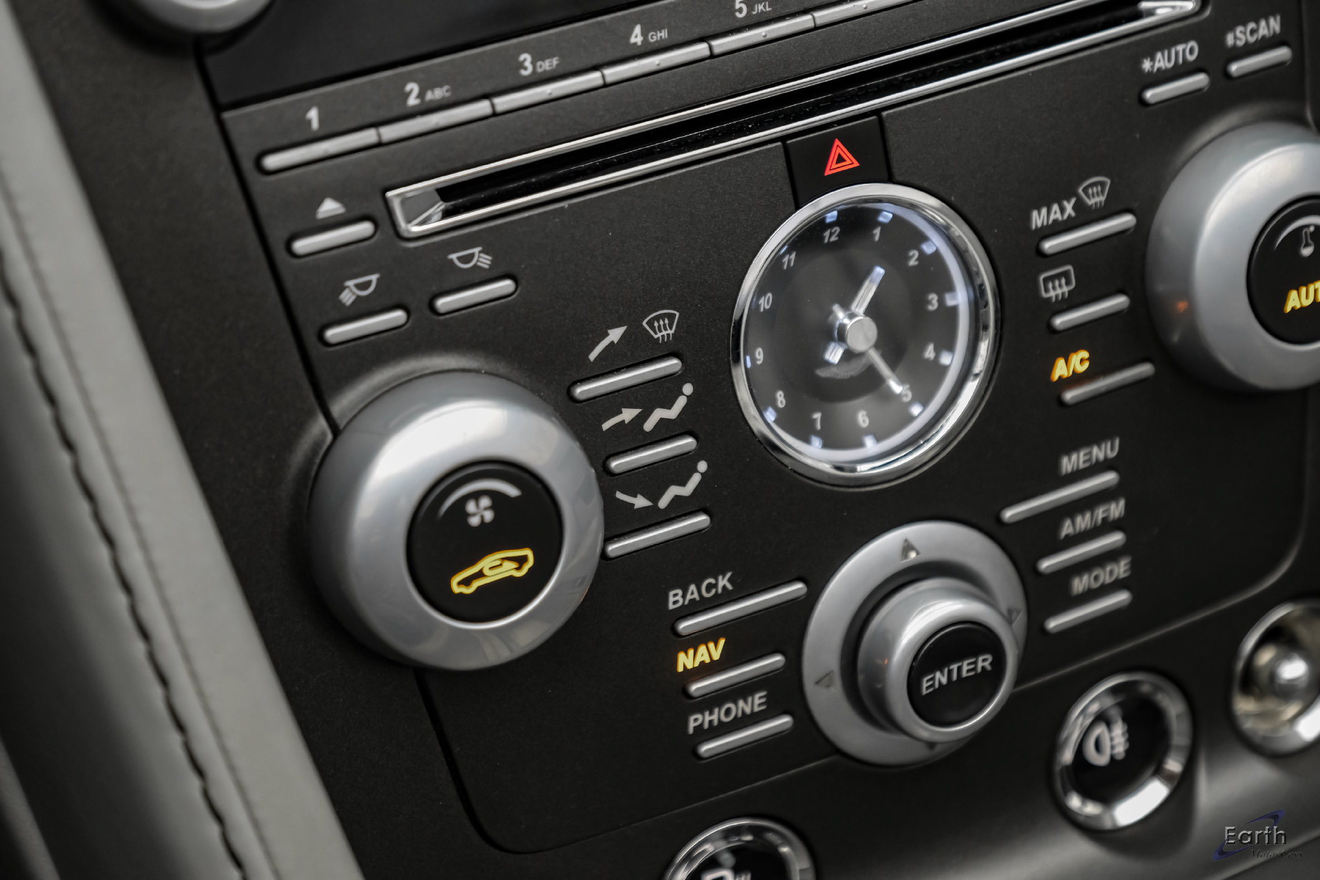 Used 2015 Aston Martin V8 Vantage GT RWD image 85