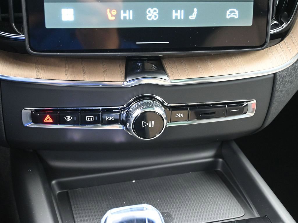 New 2026 Volvo XC60 B5 Plus w/ Climate Package image 15