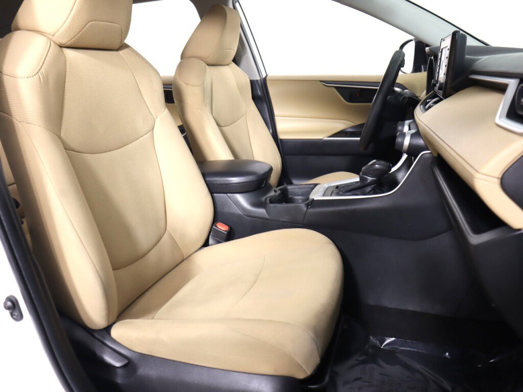 Used 2021 Toyota RAV4 LE FWD image 37