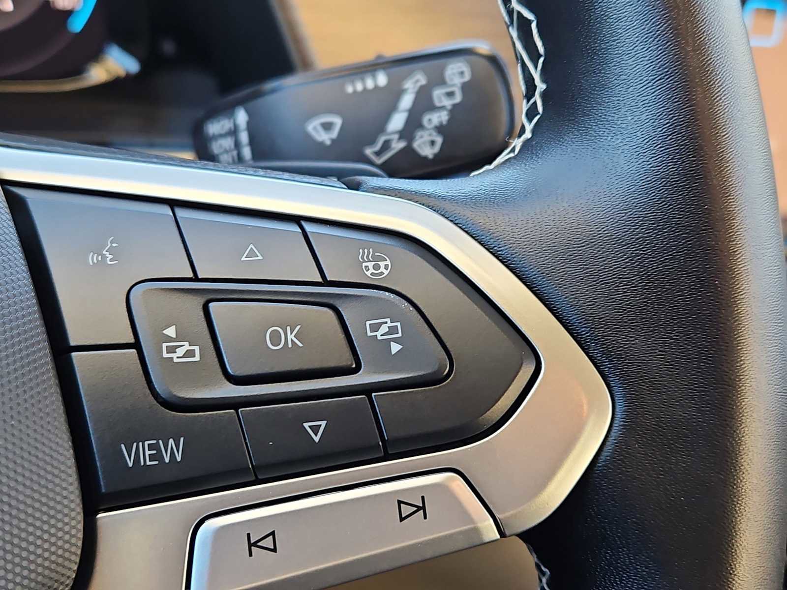 Certified 2025 Volkswagen Atlas SE image 19