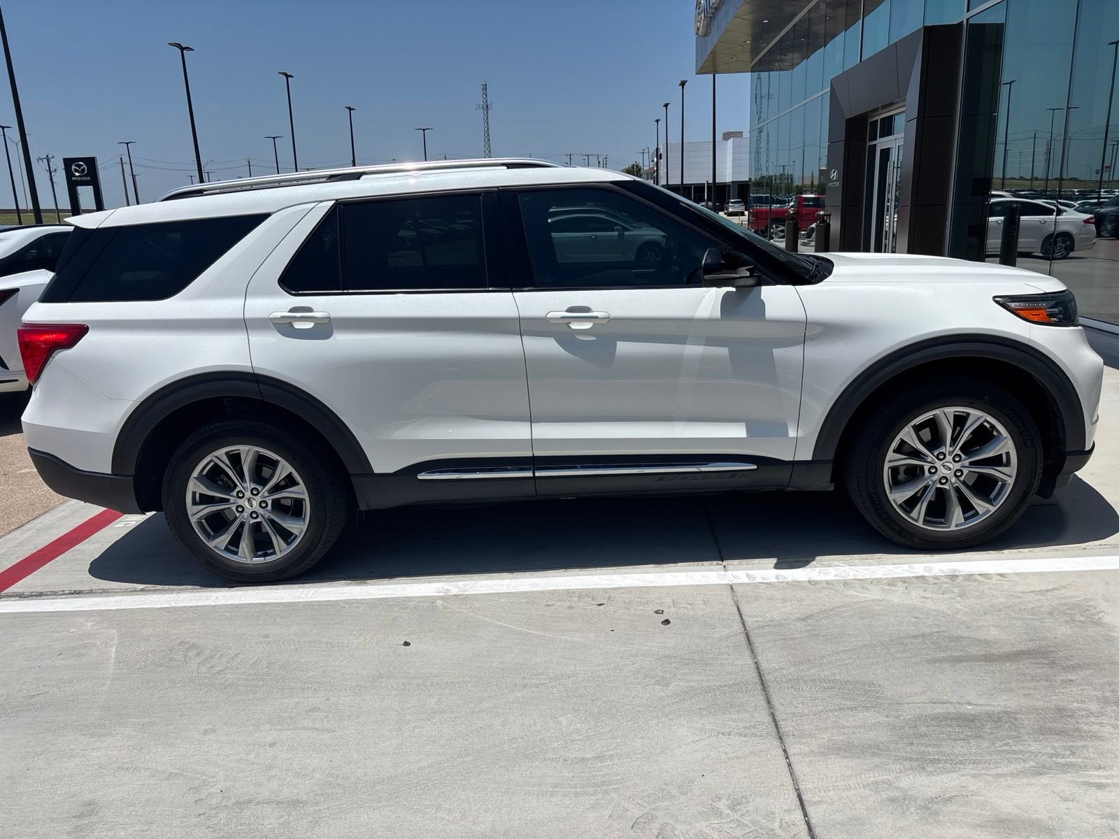 Used 2022 Ford Explorer Limited w/ Equipment Group 301A AWD/4WD image 5