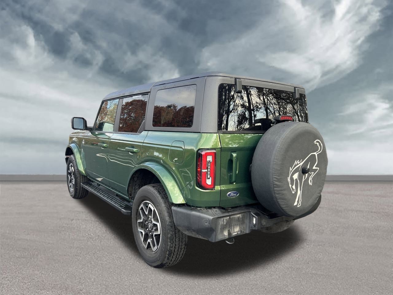 Used 2023 Ford Bronco Outer Banks image 3