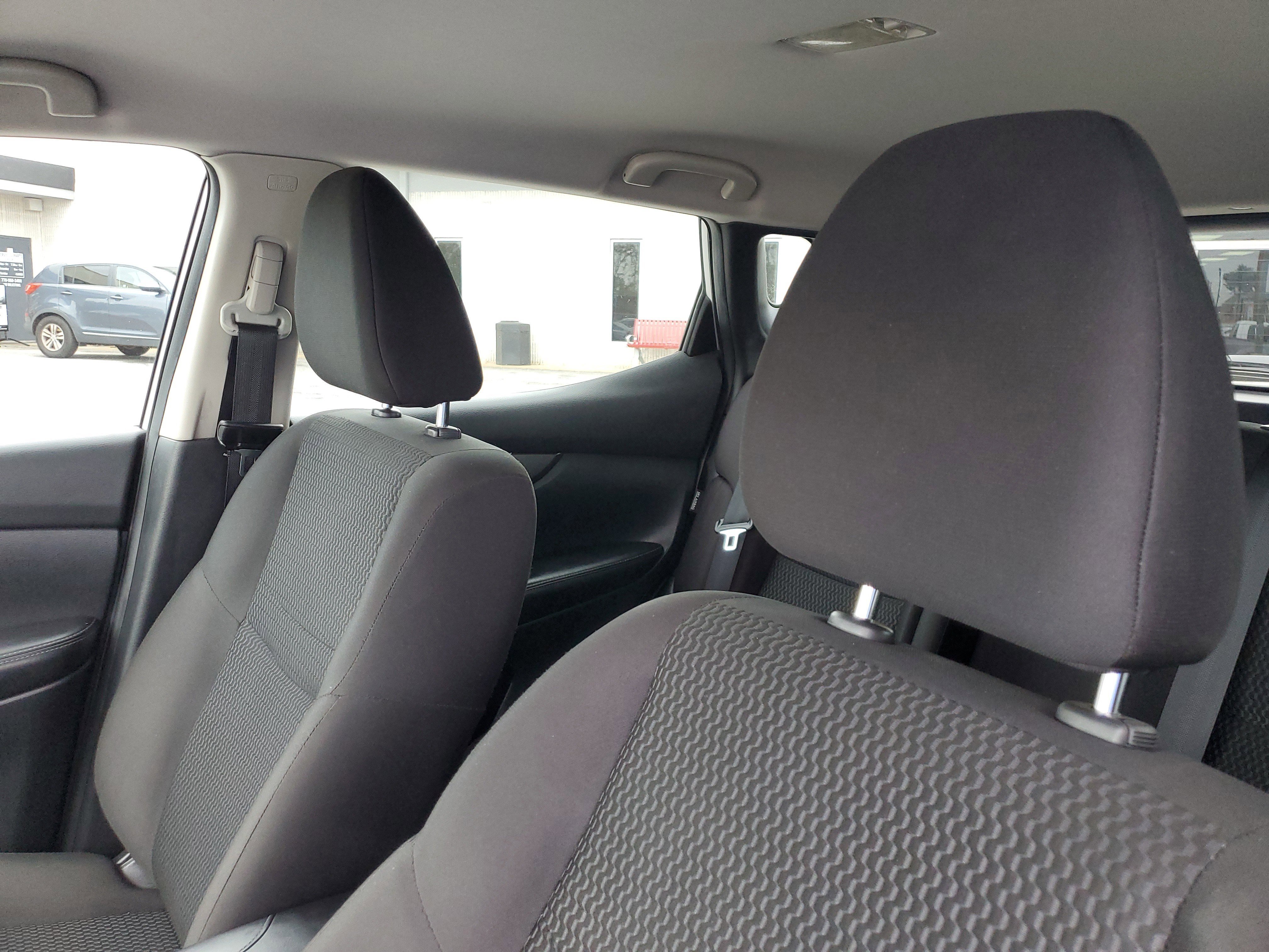 Used 2021 Nissan Rogue Sport S image 15