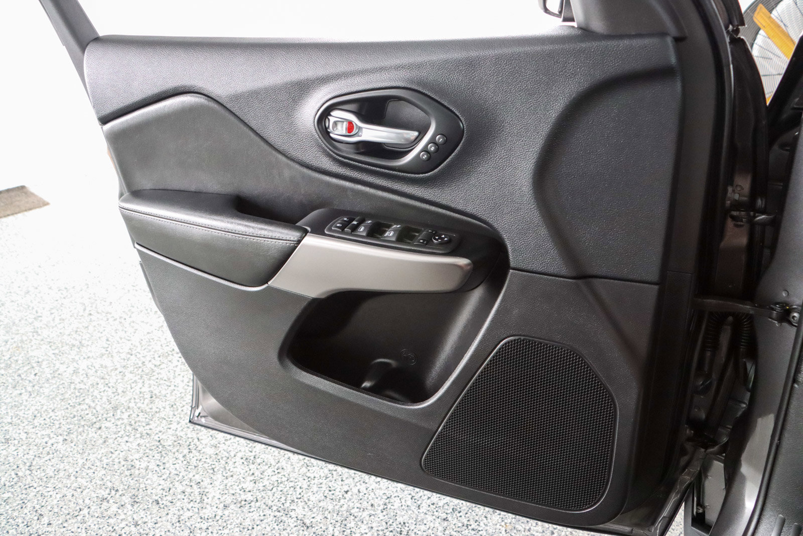 Used 2022 Jeep Cherokee Limited w/ Sun & Sound Group image 23