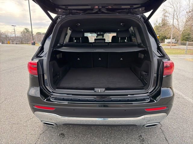 Used 2025 Mercedes-Benz GLB 250 4MATIC image 8