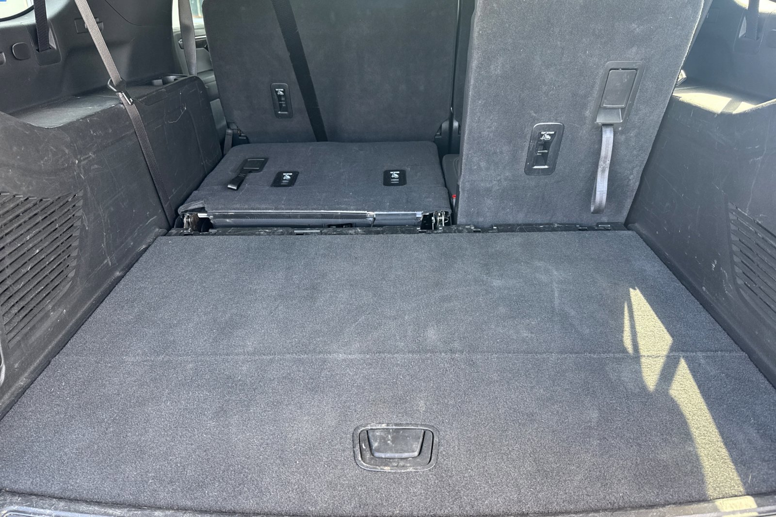 Used 2025 Chevrolet Suburban Z71 AWD/4WD image 19