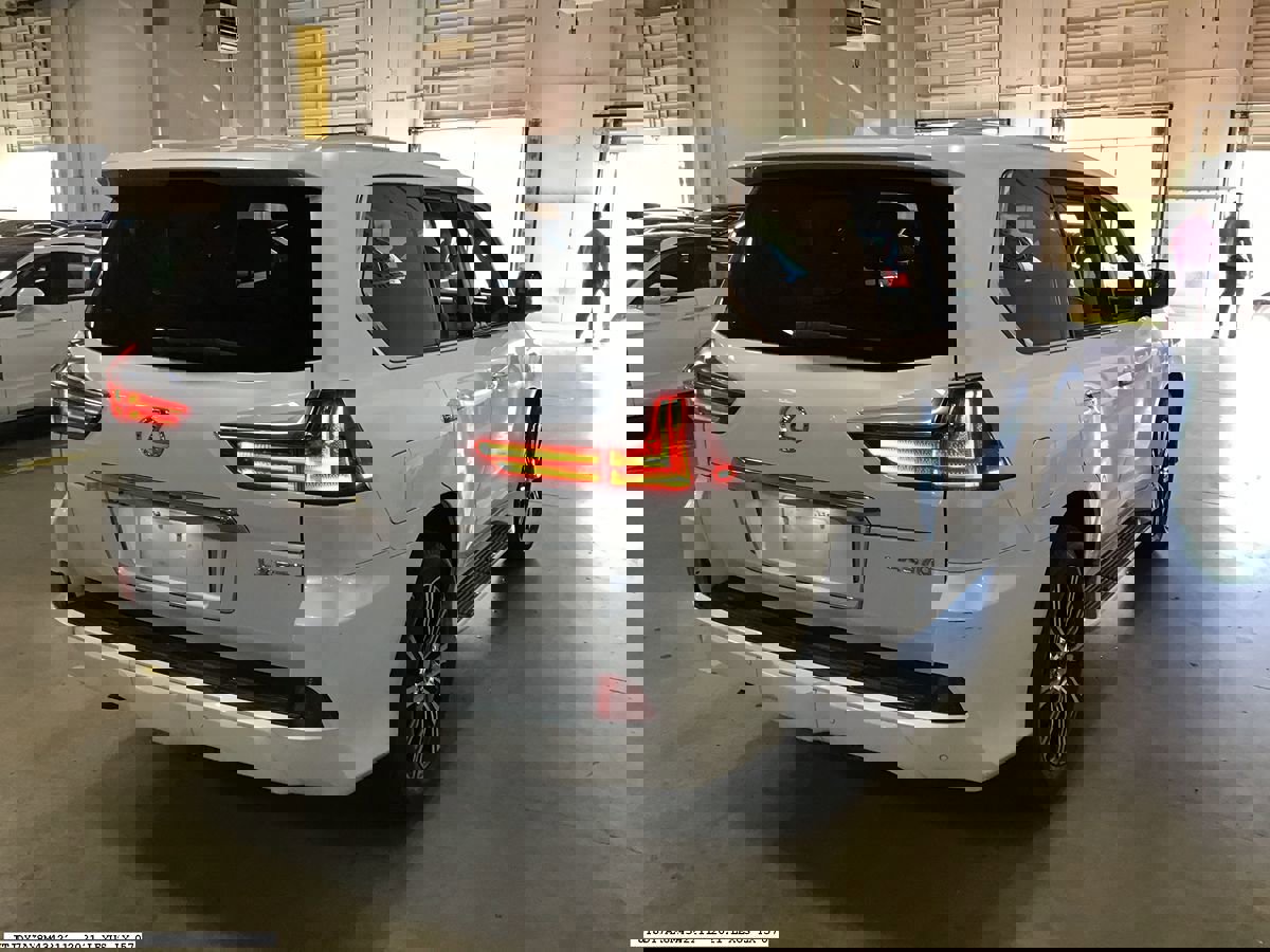 Used 2021 Lexus LX 570 4WD w/ Luxury Package image 5