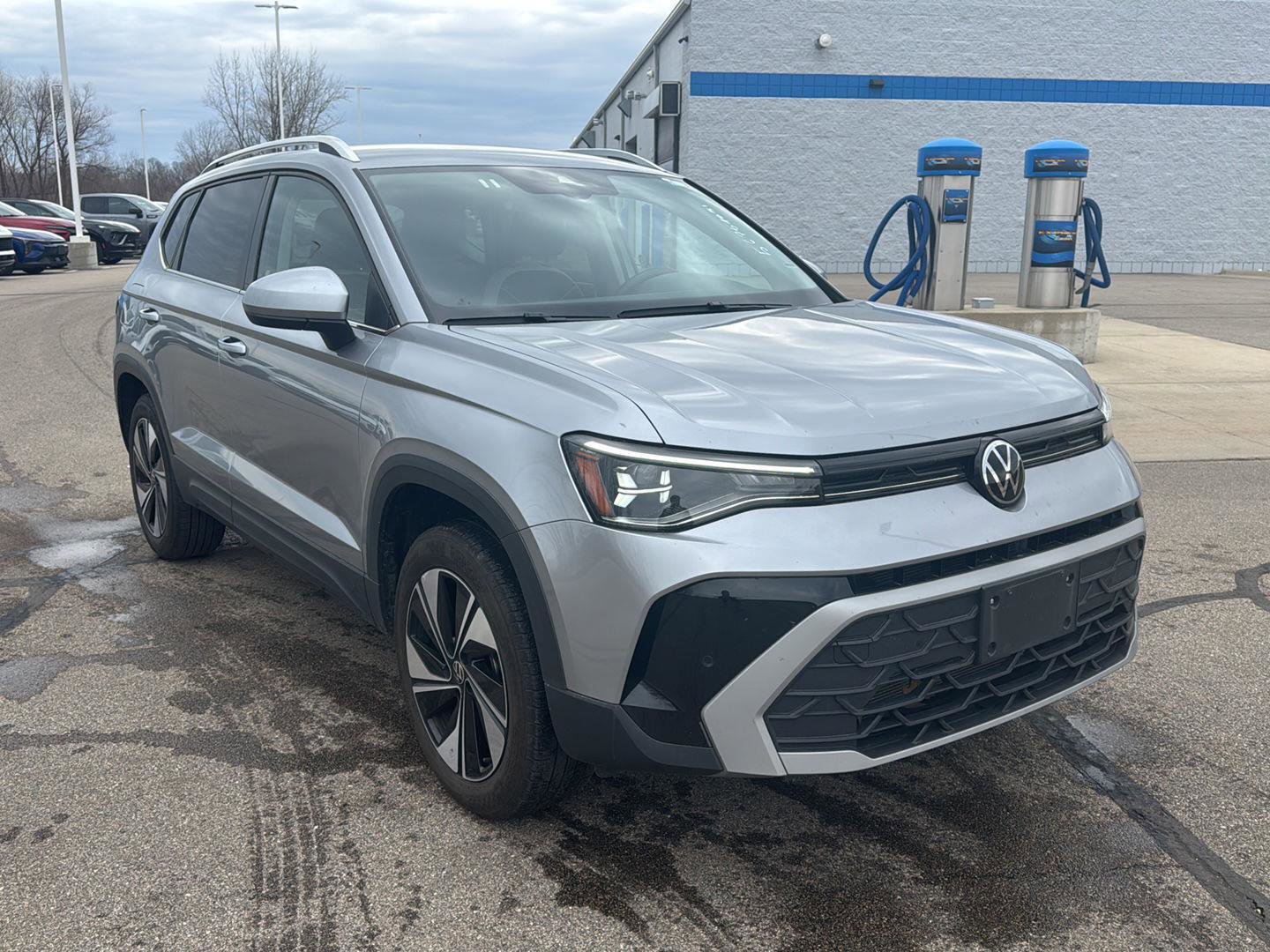 Used 2025 Volkswagen Taos SE image 10