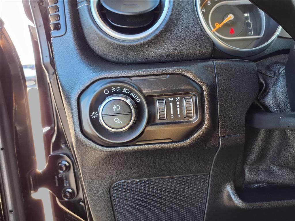 Used 2020 Jeep Gladiator Overland image 15