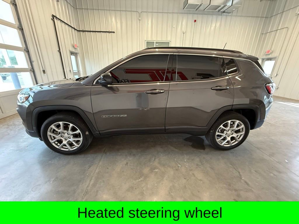 Used 2024 Jeep Compass Latitude w/ Sun and Sound Group AWD/4WD image 13