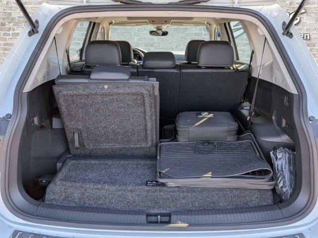 Certified 2023 Volkswagen Tiguan SE w/ Panoramic Sunroof Package FWD image 13
