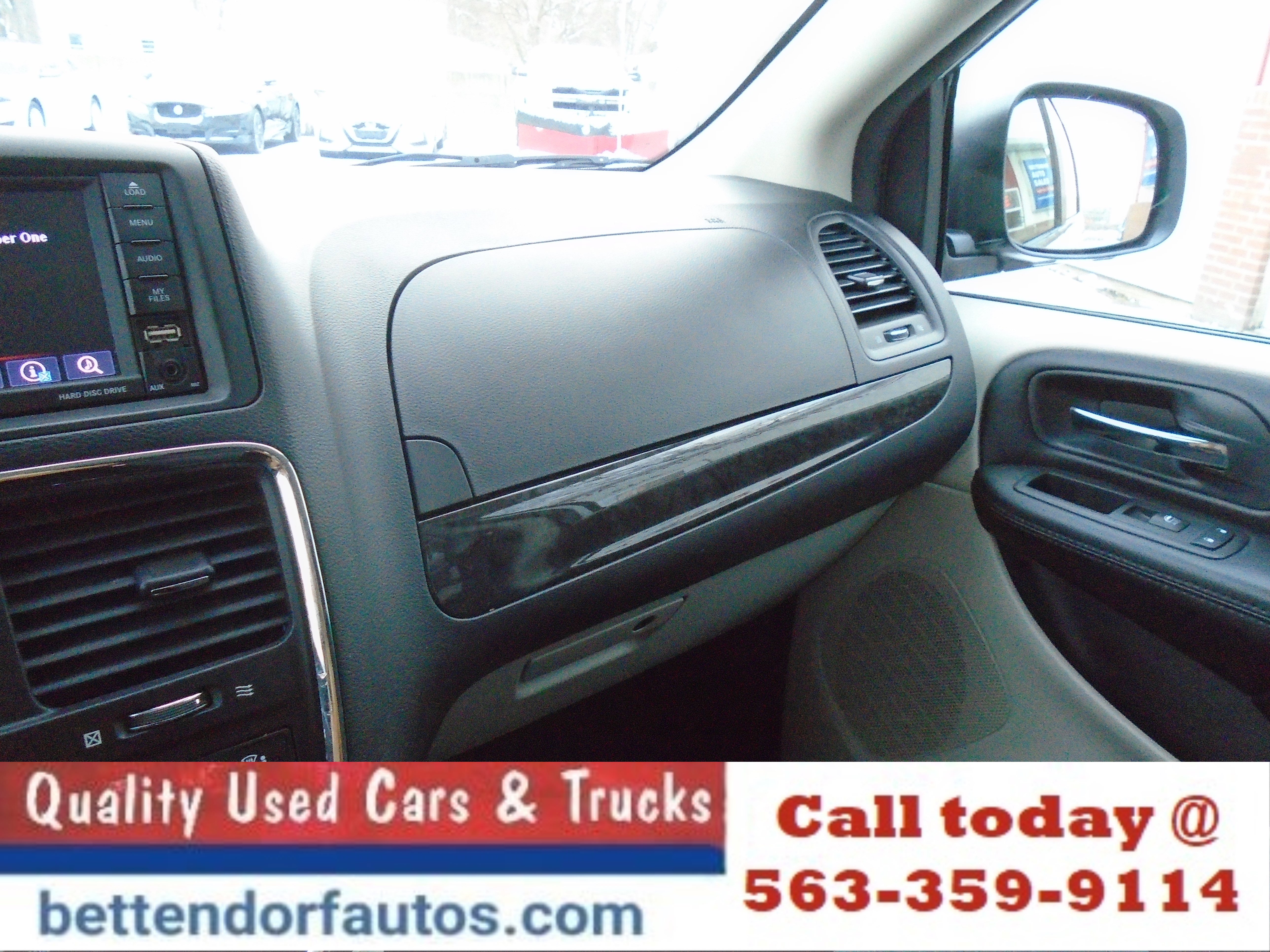 Used 2018 Dodge Grand Caravan SE w/ UConnect Hands-Free Group image 19