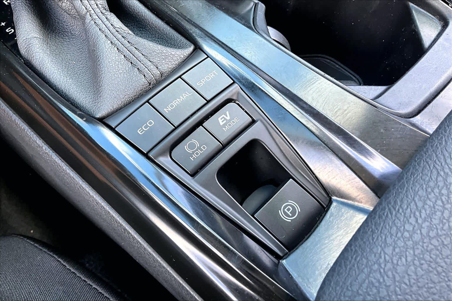 Used 2025 Toyota Camry LE FWD image 33