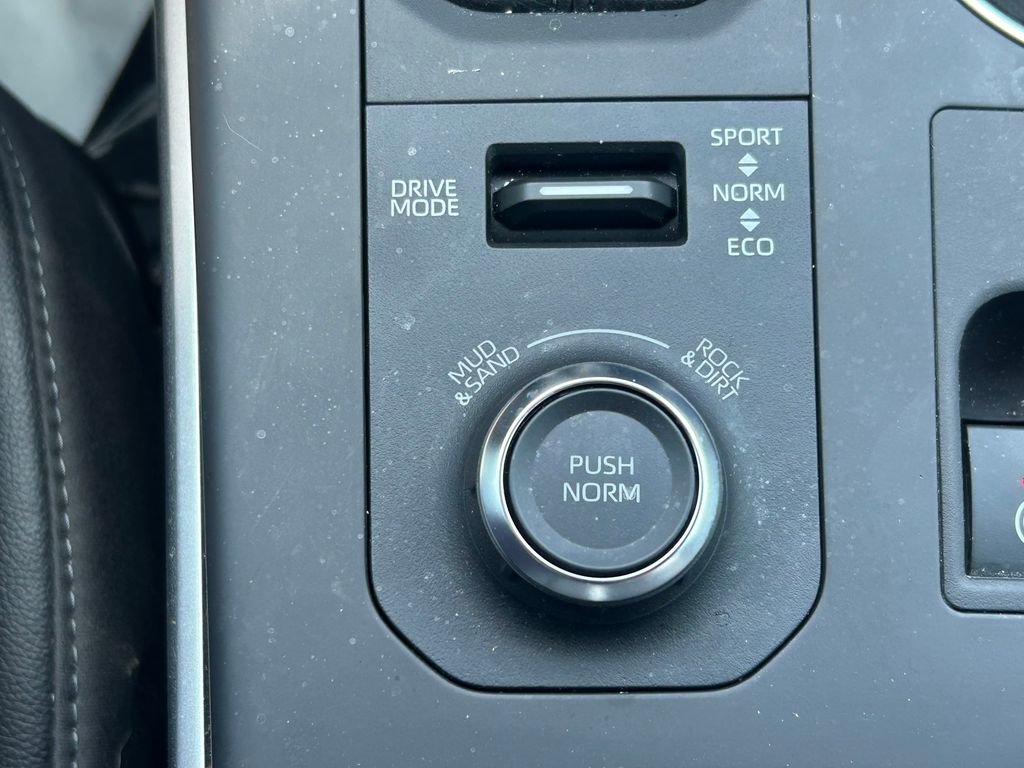 Used 2025 Toyota Highlander XSE AWD/4WD image 30