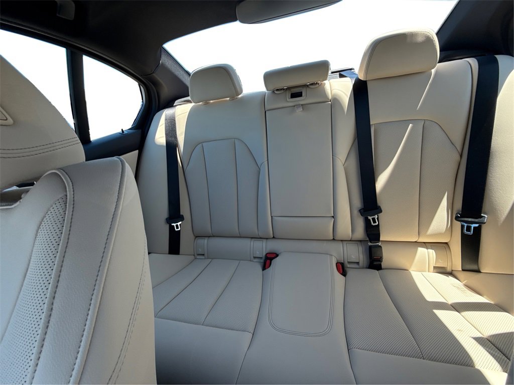 New 2025 BMW 330i Sedan w/ Convenience Package image 20