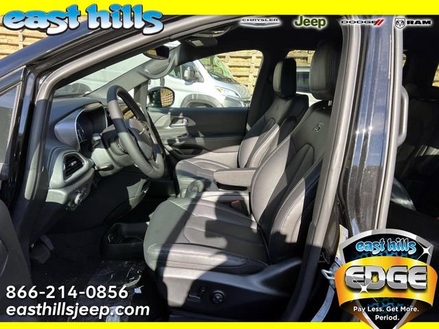 New 2026 Chrysler Pacifica Select w/ S Appearance Package image 6