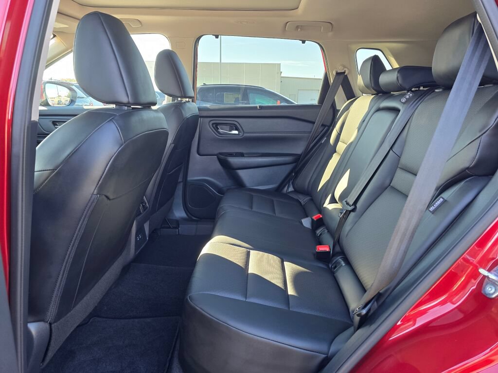 Used 2026 Nissan Rogue SV w/ SV Premium Package AWD/4WD image 18