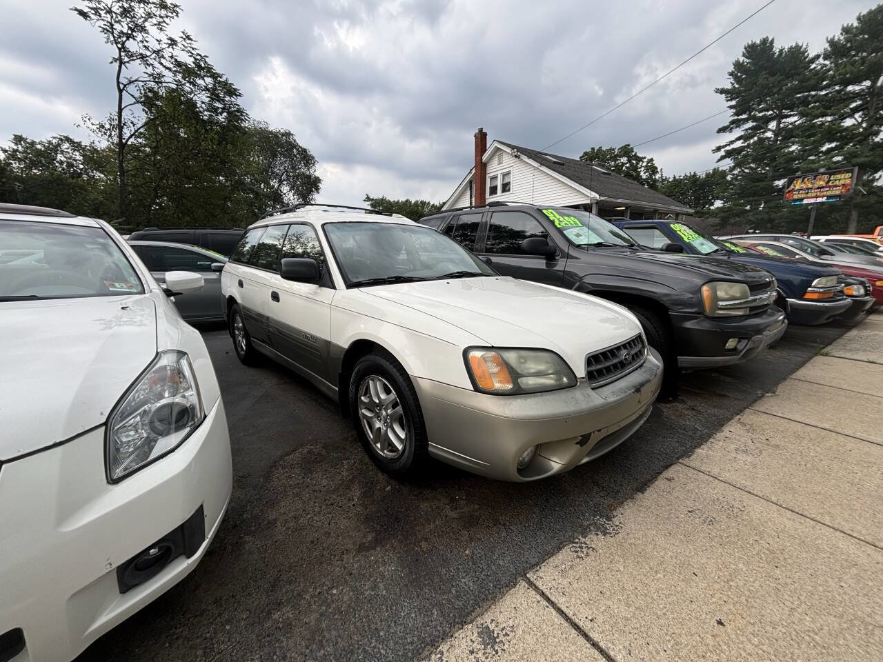 Used 2004 Subaru Outback Wagon image 2