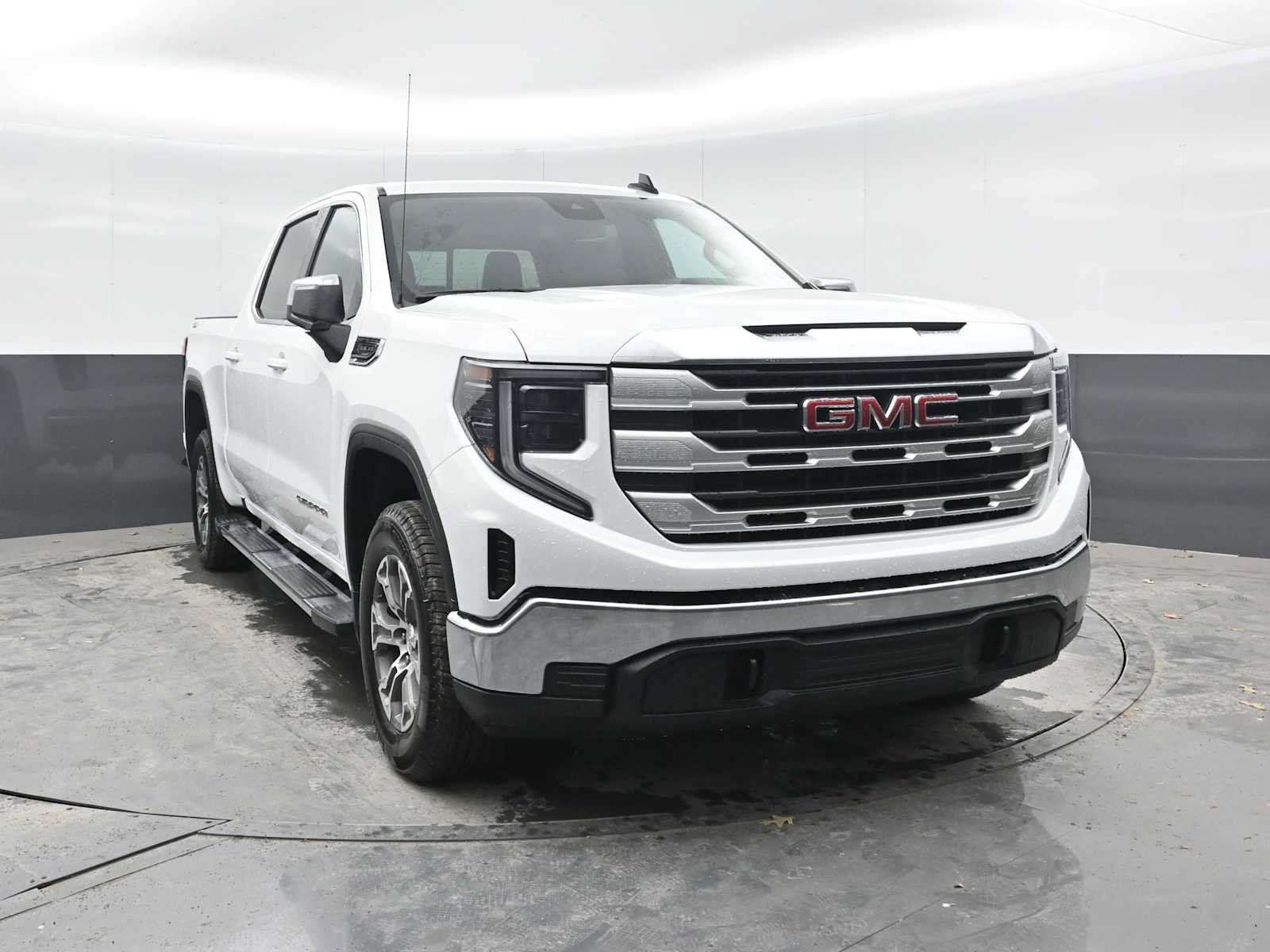 New 2026 GMC Sierra 1500 SLE w/ Preferred Package AWD/4WD image 6
