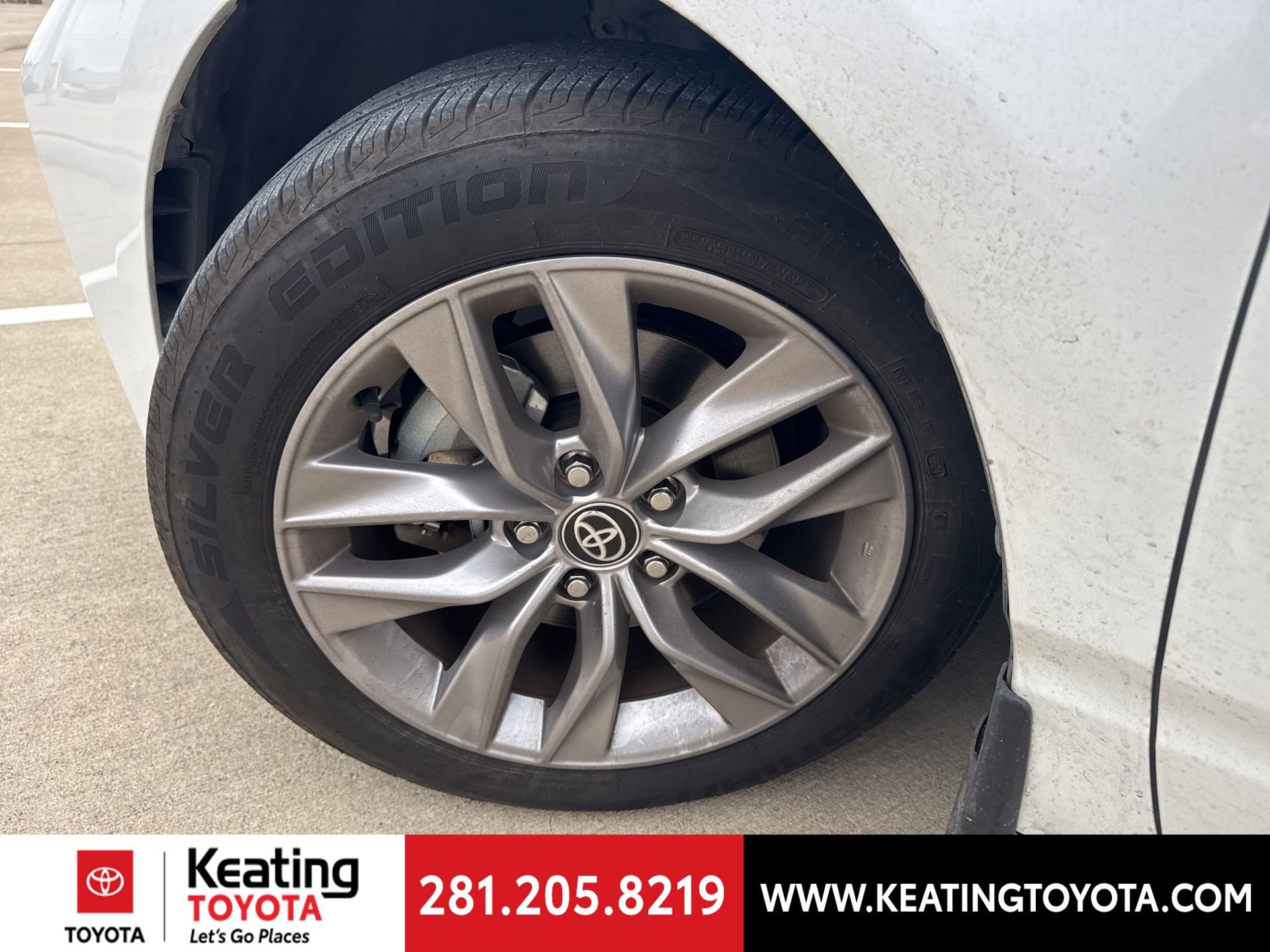 Used 2022 Toyota Avalon XLE image 11