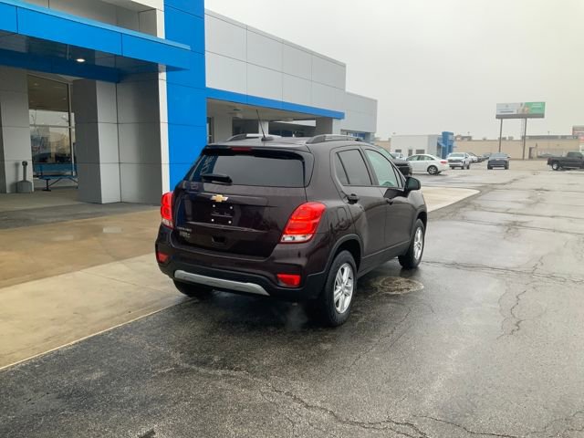 Used 2022 Chevrolet Trax LT w/ LT Convenience Package image 7