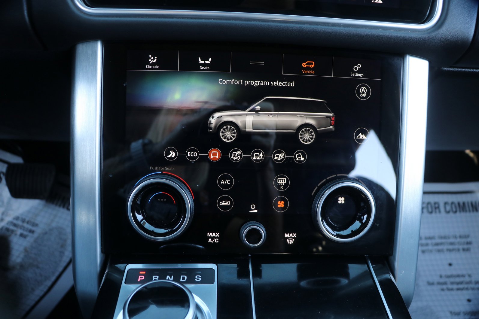 Used 2020 Land Rover Range Rover HSE image 22