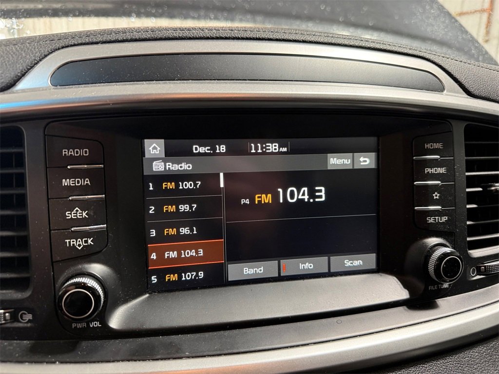 Used 2020 Kia Sorento LX w/ LX I4 Convenience Package image 18