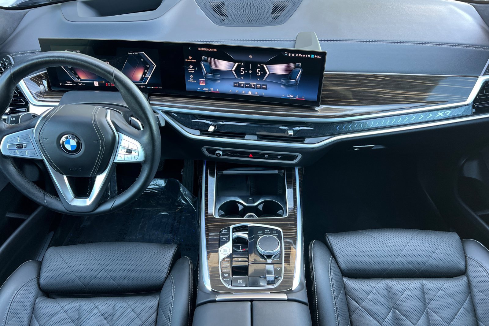 Used 2025 BMW X7 xDrive40i w/ Climate Comfort Package image 15