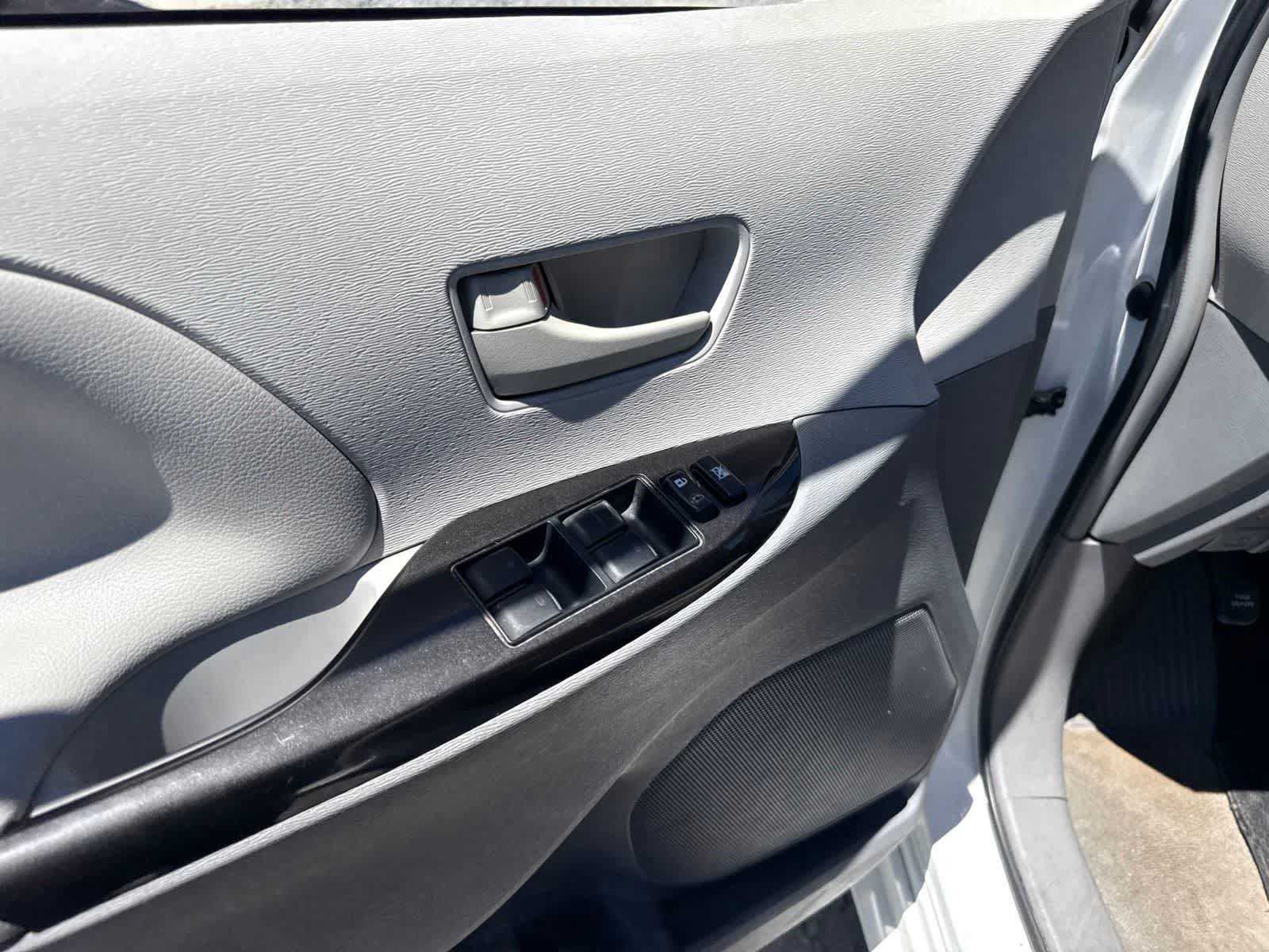 Used 2012 Toyota Sienna LE FWD image 17
