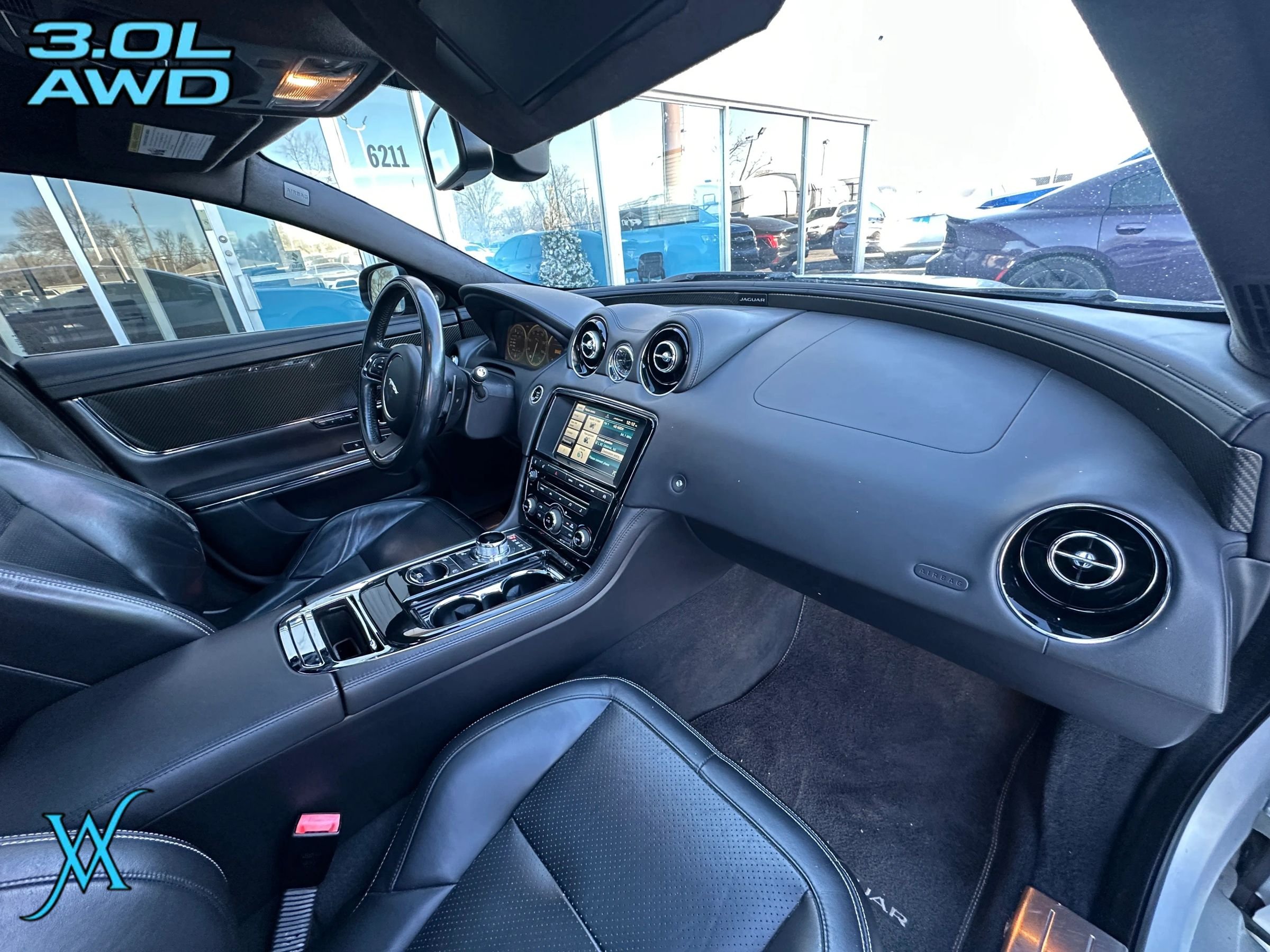 Used 2015 Jaguar XJ AWD image 21