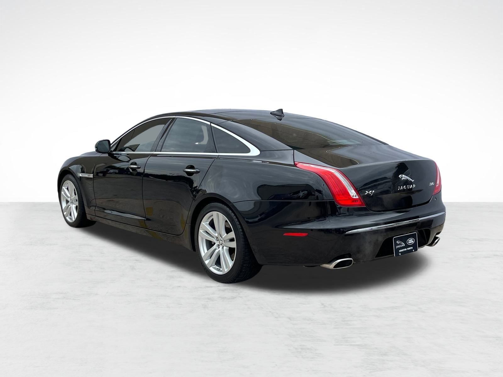 Used 2013 Jaguar XJ image 3