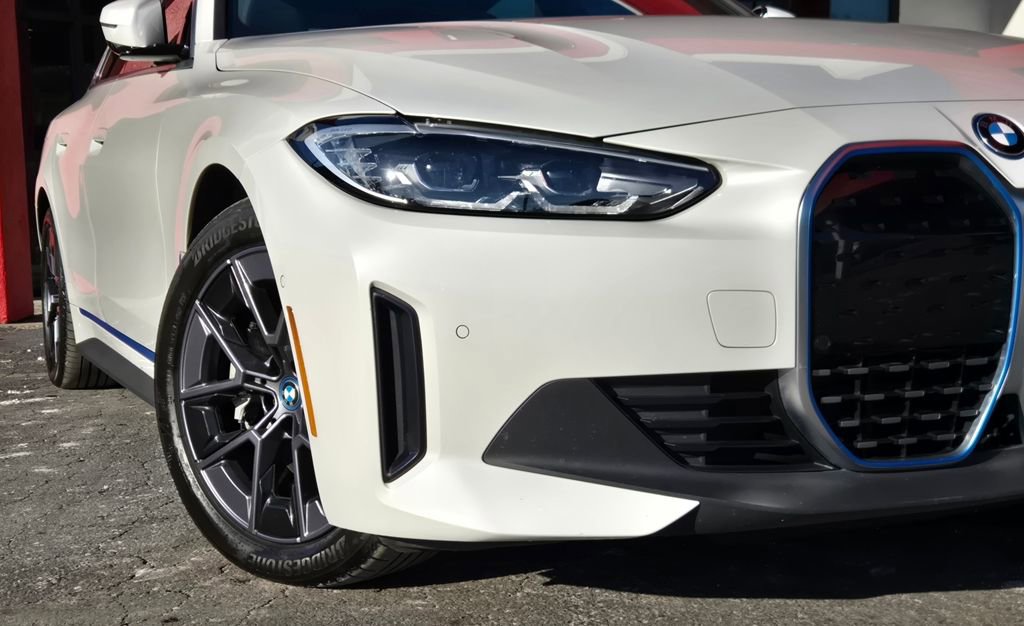 Used 2023 BMW i4 eDrive40 w/ Premium Package image 12