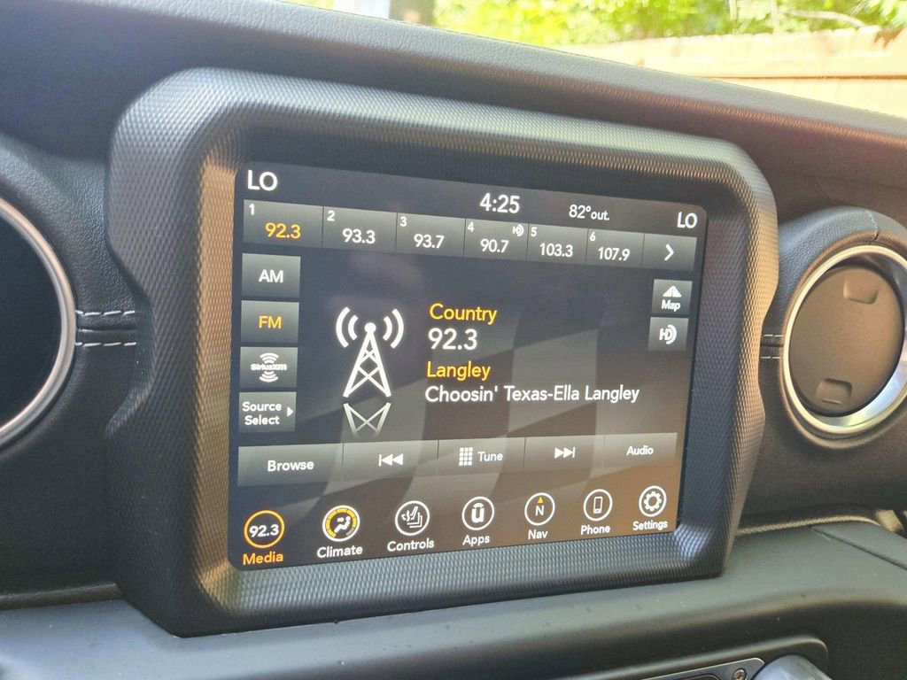 Used 2022 Jeep Wrangler Unlimited Sahara w/ LED Lighting Group AWD/4WD image 29
