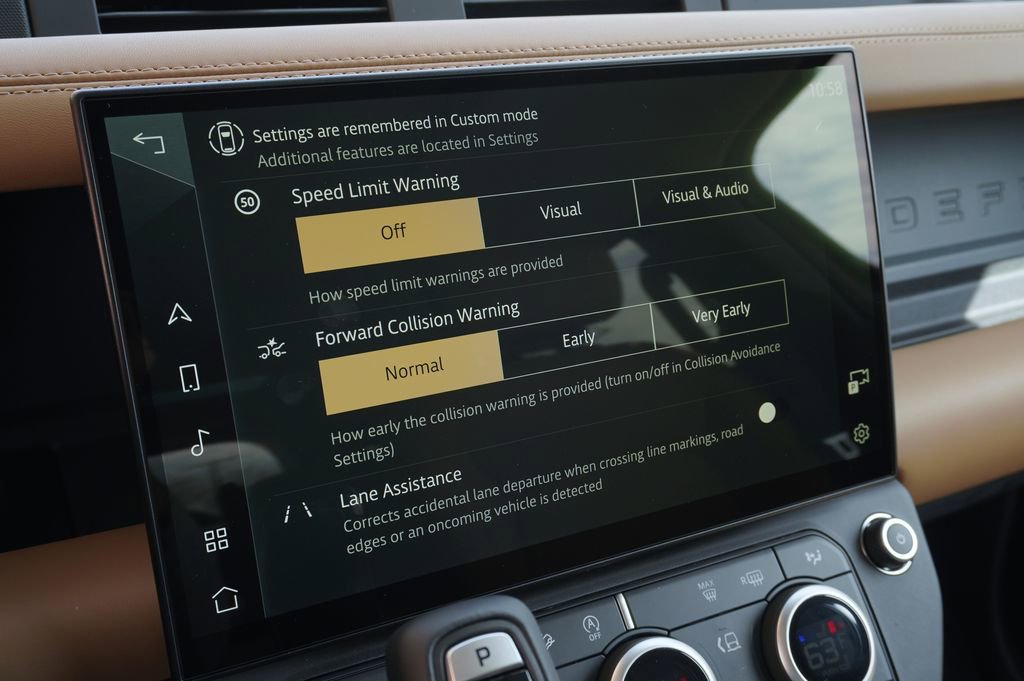 New 2026 Land Rover Defender 130 X-Dynamic SE image 25