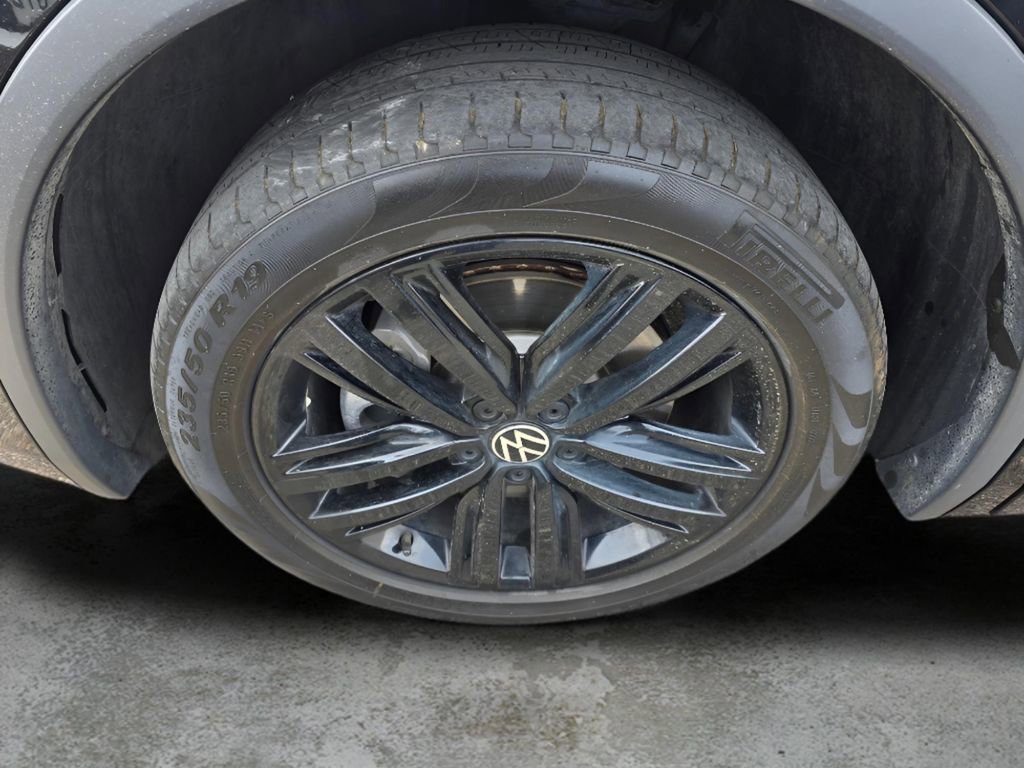Used 2022 Volkswagen Tiguan SE R-Line image 28