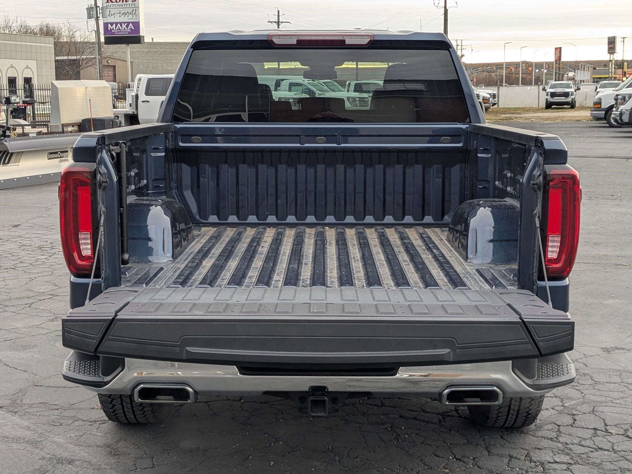 Used 2022 GMC Sierra 1500 SLT w/ SLT Convenience Package image 33