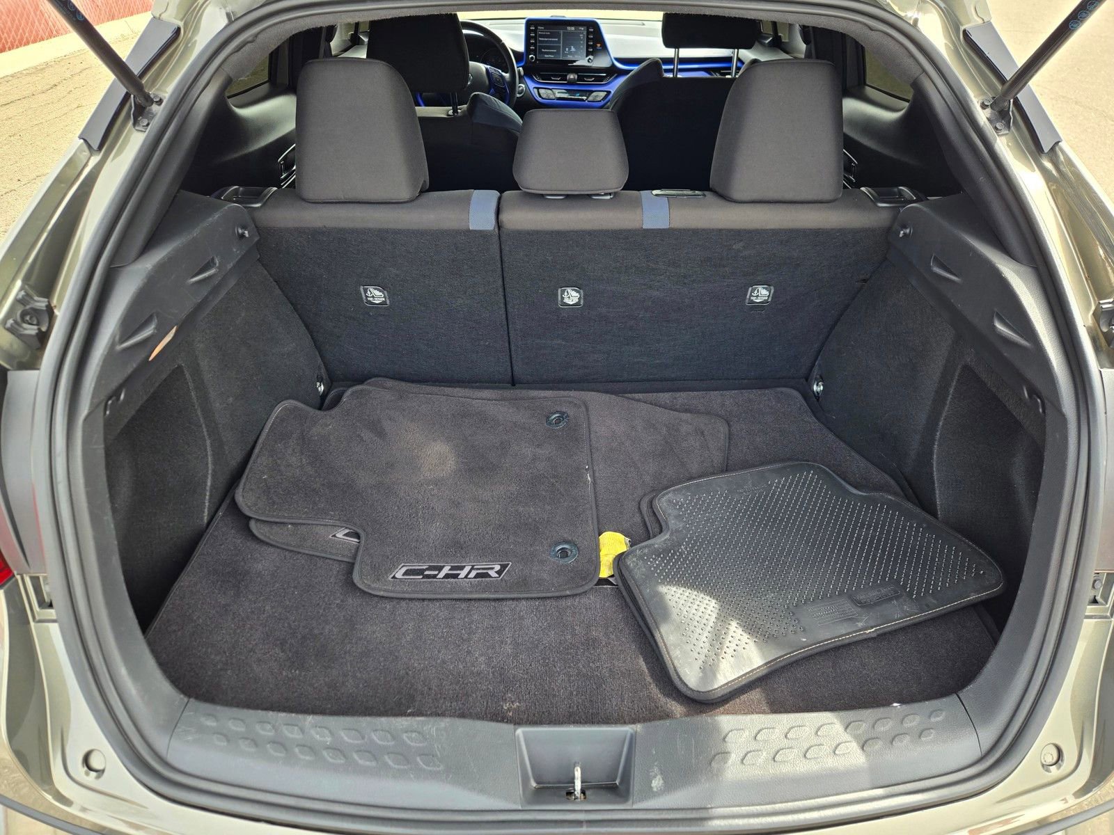 Used 2021 Toyota C-HR XLE image 20